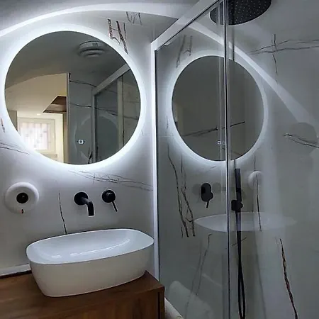 Tivitti House *